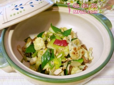 干锅咸蛋白花菜最正宗的做法 家常干锅咸蛋白花菜的做法