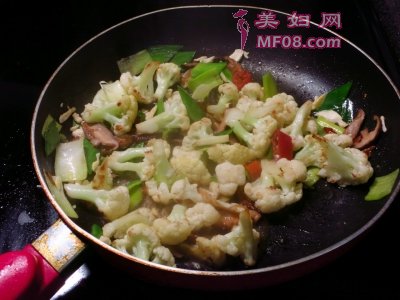 干锅咸蛋白花菜最正宗的做法 家常干锅咸蛋白花菜的做法