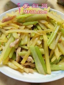 芹菜苔炒土豆丝最正宗的做法 家常芹菜苔炒土豆丝的做法