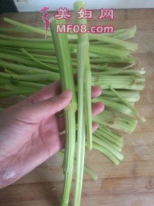芹菜苔炒土豆丝最正宗的做法 家常芹菜苔炒土豆丝的做法
