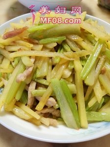 芹菜苔炒土豆丝最正宗的做法 家常芹菜苔炒土豆丝的做法