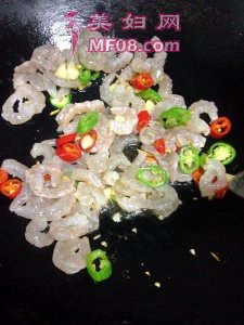 怎么做双椒炒虾仁最好吃 双椒炒虾仁怎么做好吃