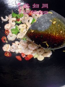 怎么做双椒炒虾仁最好吃 双椒炒虾仁怎么做好吃