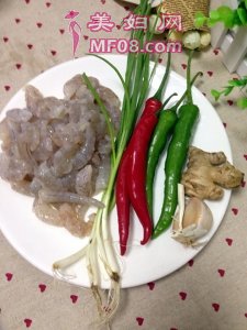 怎么做双椒炒虾仁最好吃 双椒炒虾仁怎么做好吃