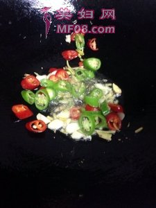 怎么做双椒炒虾仁最好吃 双椒炒虾仁怎么做好吃