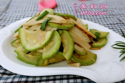 家常西葫芦炒笋片的做法 西葫芦炒笋片怎么做好吃