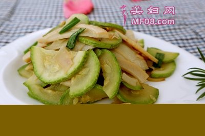 家常西葫芦炒笋片的做法 西葫芦炒笋片怎么做好吃