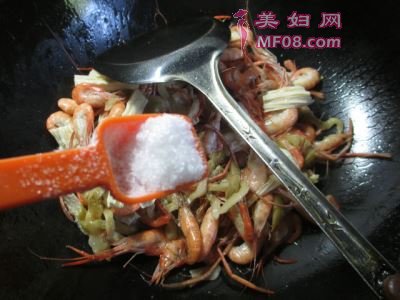 榨菜丝腐竹炒河虾最正宗的做法 家常榨菜丝腐竹炒河虾的做法
