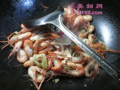 榨菜丝腐竹炒河虾最正宗的做法 家常榨菜丝腐竹炒河虾的做法