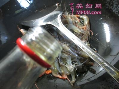 榨菜丝腐竹炒河虾最正宗的做法 家常榨菜丝腐竹炒河虾的做法
