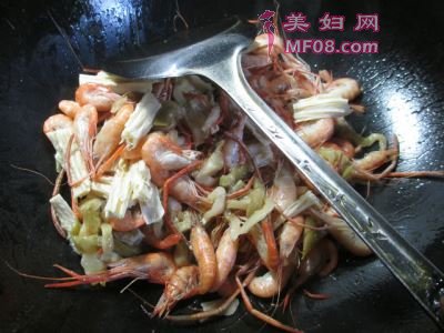 榨菜丝腐竹炒河虾最正宗的做法 家常榨菜丝腐竹炒河虾的做法