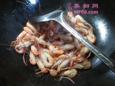 榨菜丝腐竹炒河虾最正宗的做法 家常榨菜丝腐竹炒河虾的做法