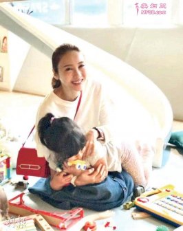 黎姿女儿动手做曲奇 你想要尝一尝吗？
