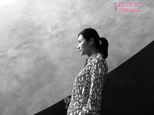 黄渤晒徐静蕾性感妩媚照引围观