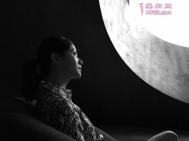 黄渤晒徐静蕾性感妩媚照引围观