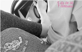 3女子学车遇咸猪手被迫转校 教练喊冤：故意整我