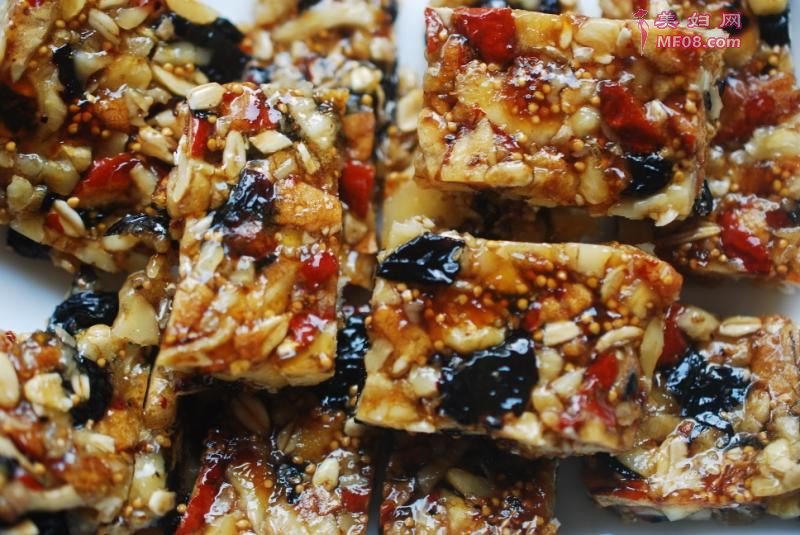 轻食坚果能量棒怎么做 轻食坚果能量棒的做法