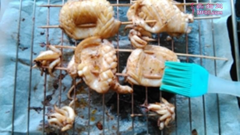 黑胡椒烤墨鱼仔怎么做好吃 家常黑胡椒烤墨鱼仔的做法