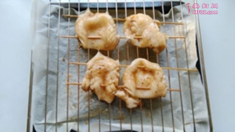 黑胡椒烤墨鱼仔怎么做好吃 家常黑胡椒烤墨鱼仔的做法