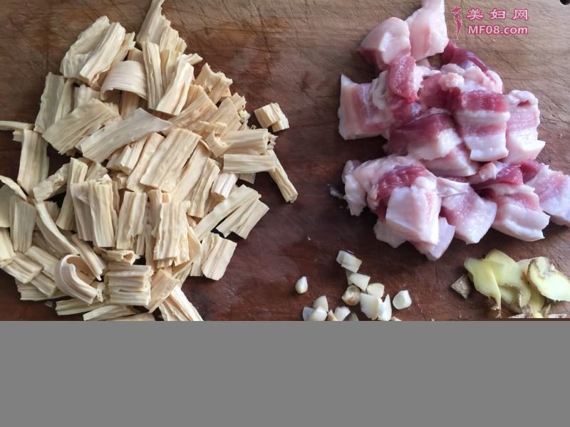 腐竹五花肉怎么做好吃 家常腐竹五花肉的做法
