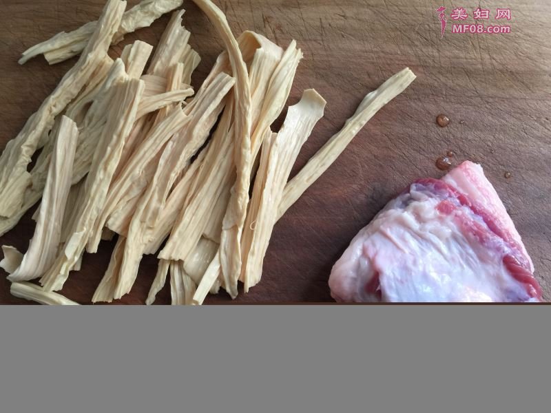 腐竹五花肉怎么做好吃 家常腐竹五花肉的做法
