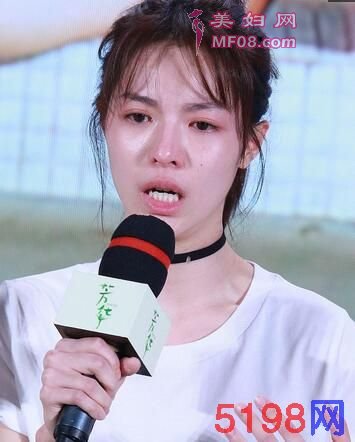 冯小刚标准苛刻 当场检验是否“整容脸”戳脸捏鼻样样齐活！