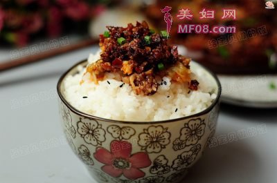蒜香肉末烤茄子怎么做好吃 家常蒜香肉末烤茄子的做法