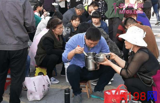 亚洲最大“高考工厂”：万人送考，场面震撼！