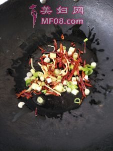 辣炒蛤蜊最正宗的做法 家常辣炒蛤蜊的做法
