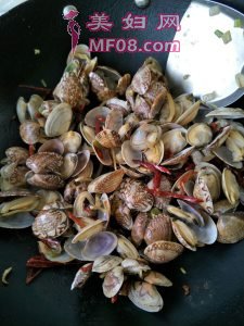 辣炒蛤蜊最正宗的做法 家常辣炒蛤蜊的做法