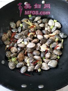 辣炒蛤蜊最正宗的做法 家常辣炒蛤蜊的做法