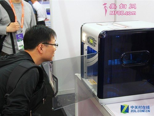 2015年第一届CES亚洲展 观众对3D打印的好奇心令笔者印象深刻
