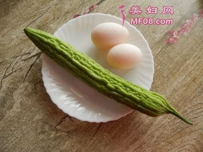怎么做苦瓜炒鸭蛋最好吃 苦瓜炒鸭蛋怎么做好吃
