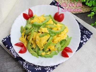 怎么做苦瓜炒鸭蛋最好吃 苦瓜炒鸭蛋怎么做好吃
