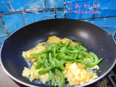 怎么做苦瓜炒鸭蛋最好吃 苦瓜炒鸭蛋怎么做好吃