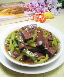 尖椒炒鸭血最正宗的做法 家常尖椒炒鸭血的做法