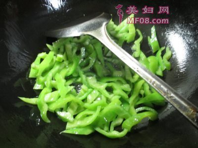 尖椒炒鸭血最正宗的做法 家常尖椒炒鸭血的做法