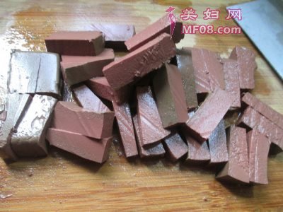 尖椒炒鸭血最正宗的做法 家常尖椒炒鸭血的做法