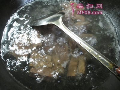 尖椒炒鸭血最正宗的做法 家常尖椒炒鸭血的做法