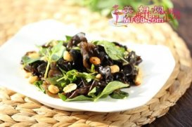 荆芥拌木耳怎么做好吃 荆芥拌木耳的家常做法
