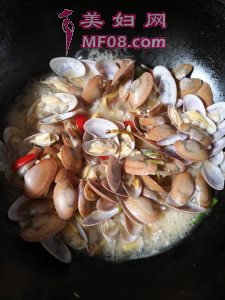 爆炒花甲怎么做好吃 家常爆炒花甲的做法