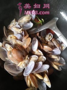爆炒花甲怎么做好吃 家常爆炒花甲的做法