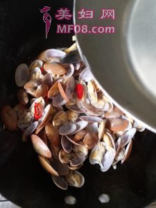 爆炒花甲怎么做好吃 家常爆炒花甲的做法