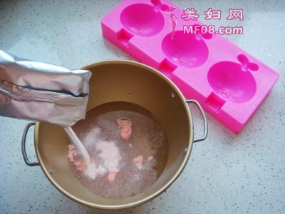 草莓卡通布丁最正宗的做法 家常草莓卡通布丁的做法