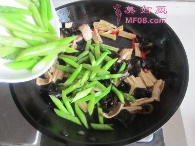 芦笋腐竹炒木耳怎么做好吃 家常芦笋腐竹炒木耳的做法