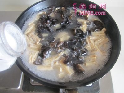 芦笋腐竹炒木耳怎么做好吃 家常芦笋腐竹炒木耳的做法