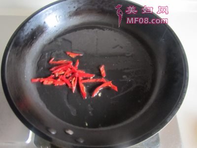 芦笋腐竹炒木耳怎么做好吃 家常芦笋腐竹炒木耳的做法