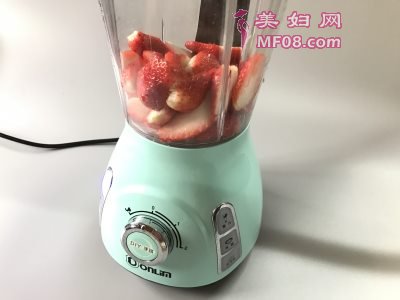 樱花草莓慕斯怎么做好吃 樱花草莓慕斯最正宗的做法