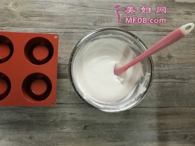 樱花草莓慕斯怎么做好吃 樱花草莓慕斯最正宗的做法