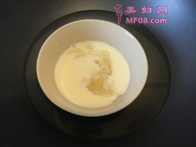 樱花草莓慕斯怎么做好吃 樱花草莓慕斯最正宗的做法